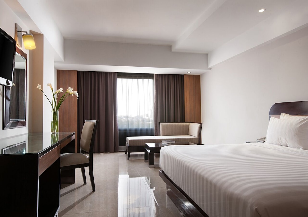 Multiple Bedrooms, Premier
