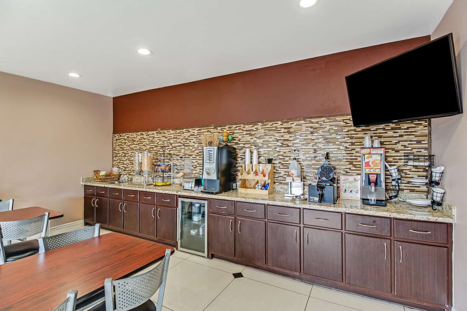 Americas Best Value Inn - Houston / Fm 529 24/28