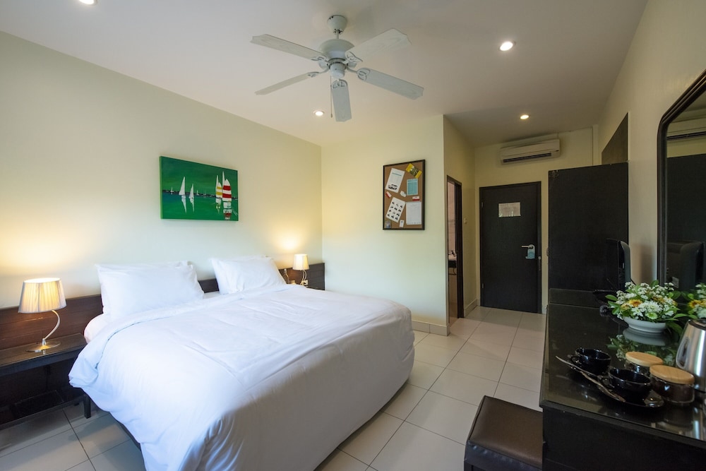 The Lokal Hotel Phuket 11/37