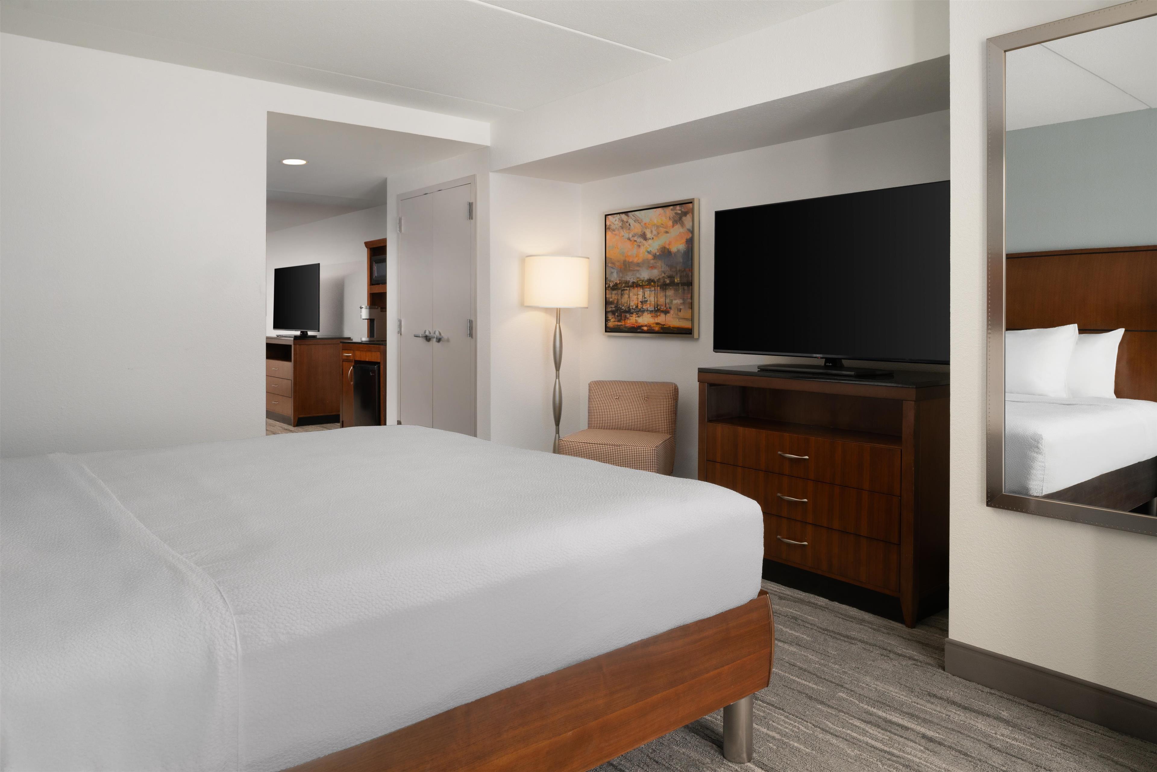 Studio, Suite, King Bed, No Water View, Sofa