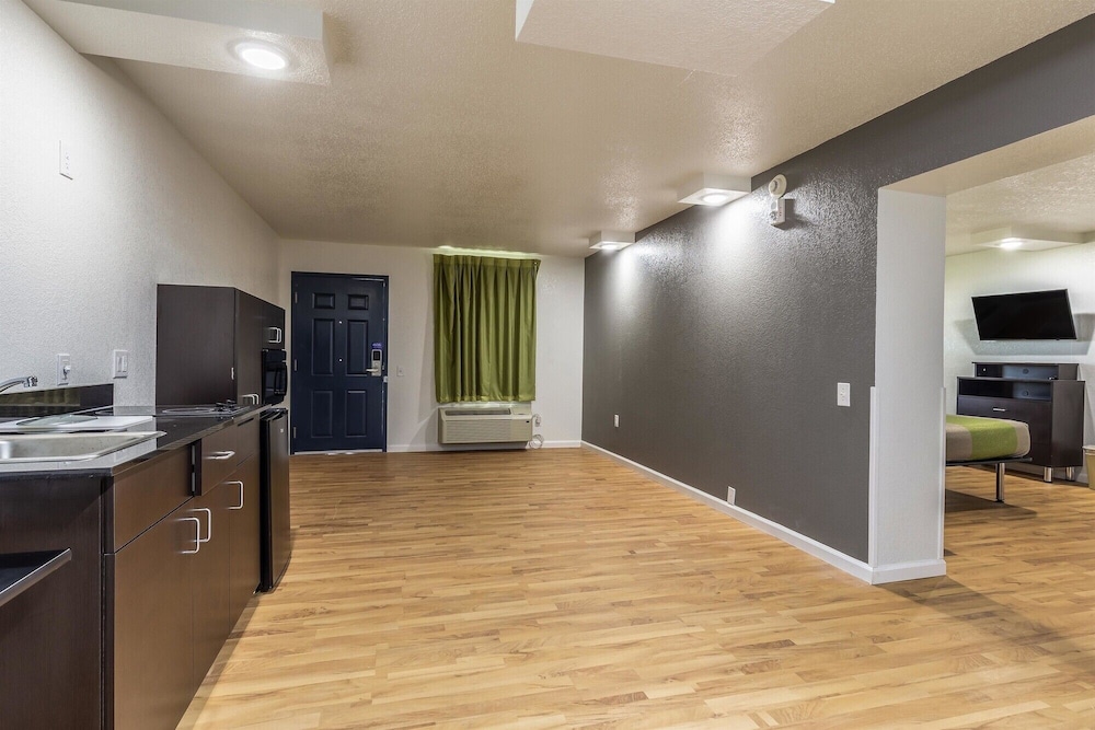 Studio6 Temple, TX 33/41