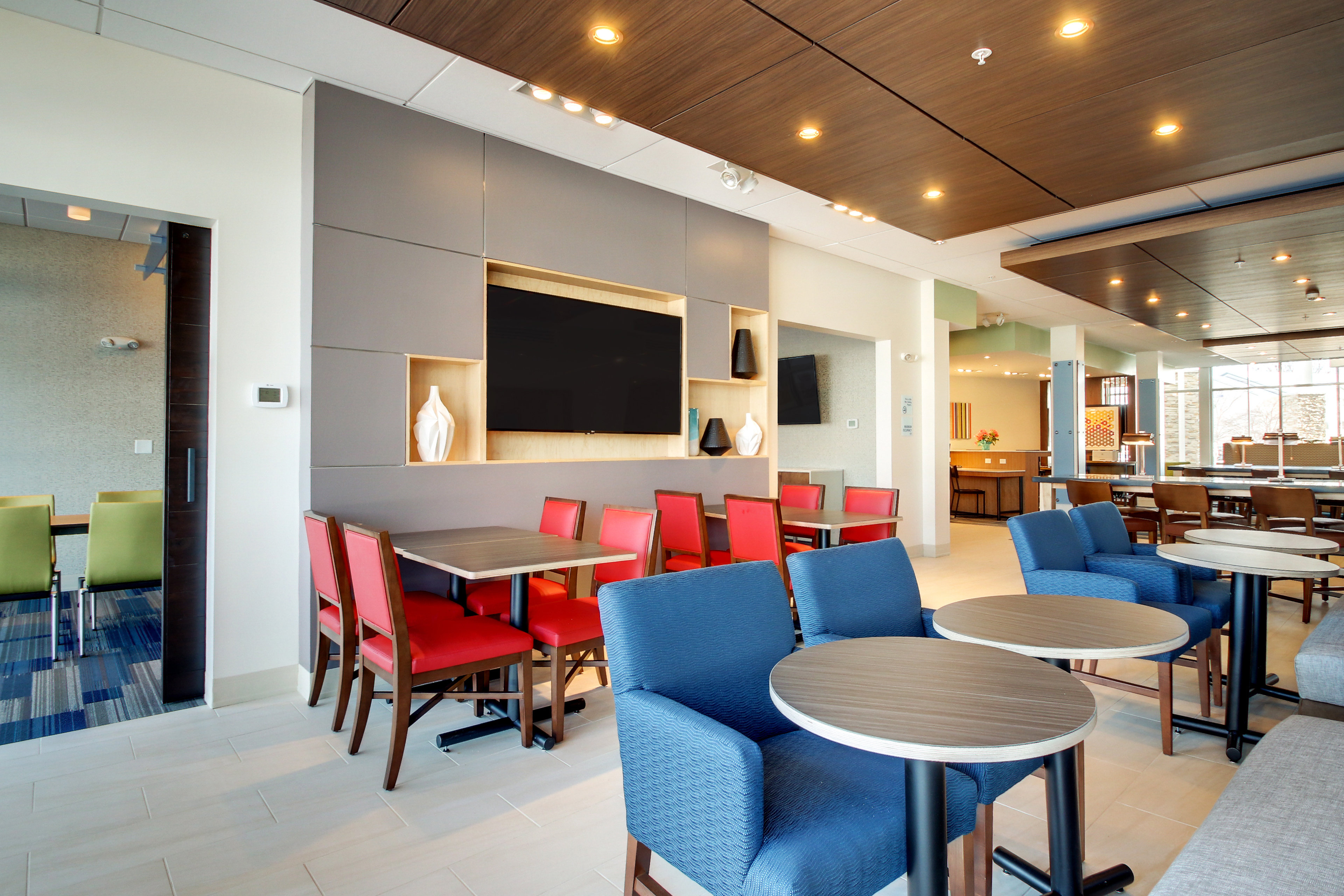 Holiday Inn Express & Suites GALESBURG 51/61