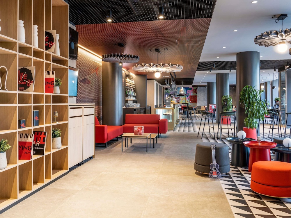 IBIS BARCELONA AEROPUERTO VILADECANS 38/62
