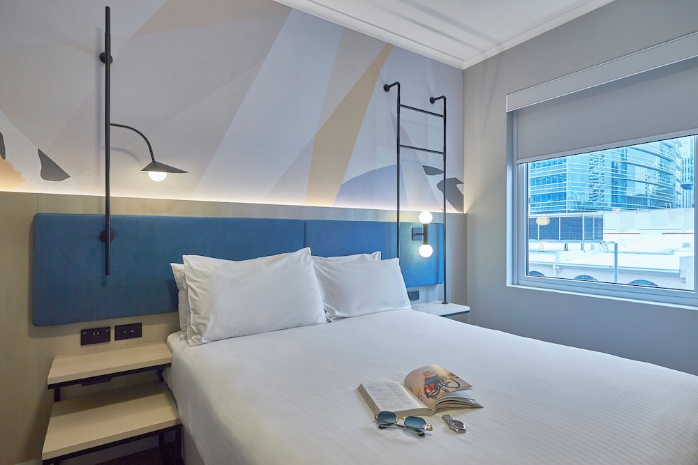 IBIS PERTH 23/70
