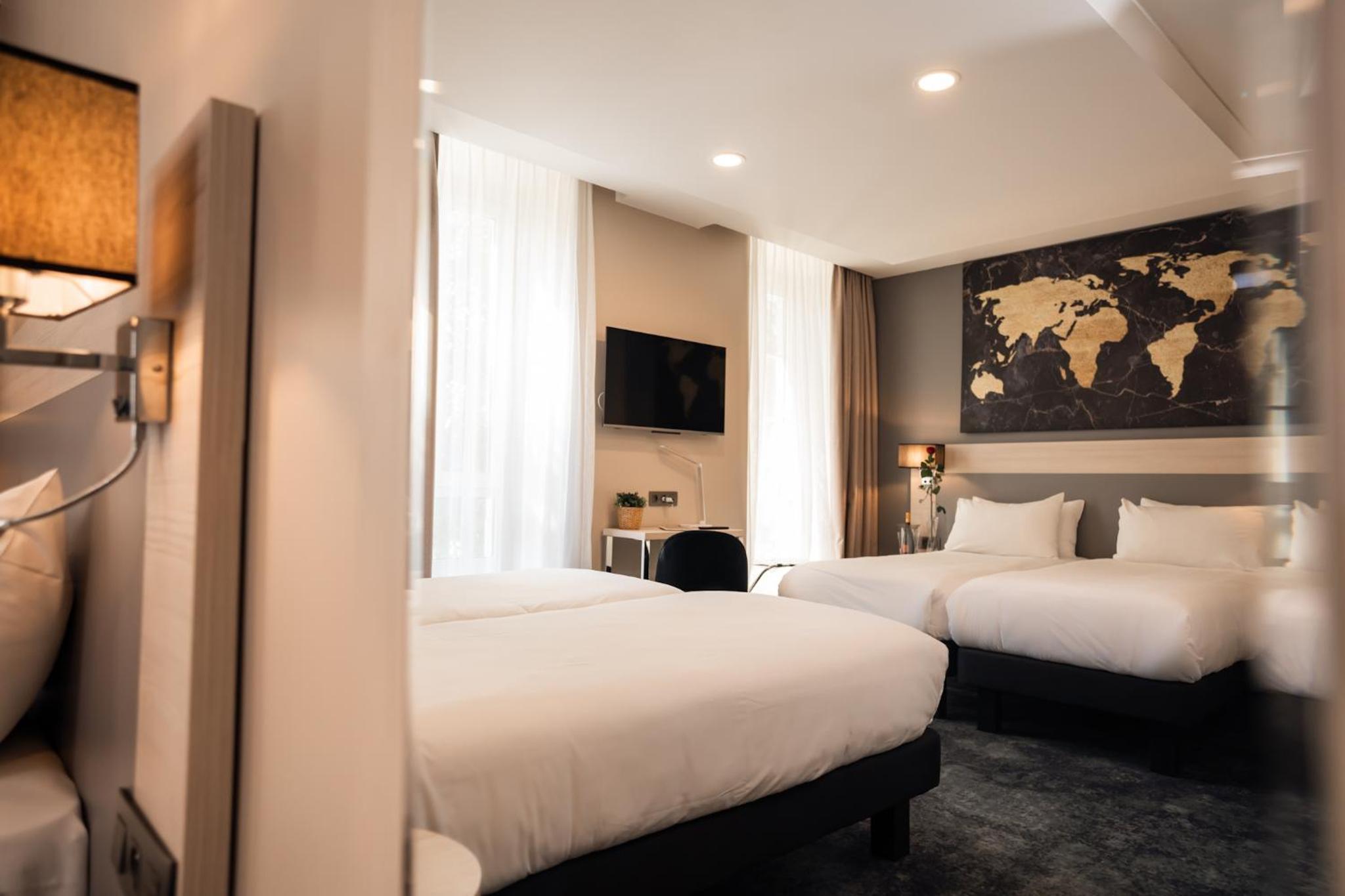 غرفة رباعية، Hotel Univers 6/8