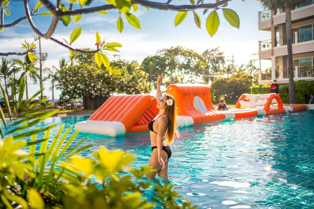 Welcome World Beachfront Resort 40/47