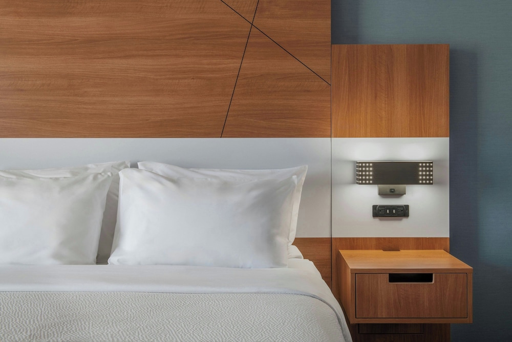 Fairfield Inn Suites By Marriott Oakland Hayward 20/48