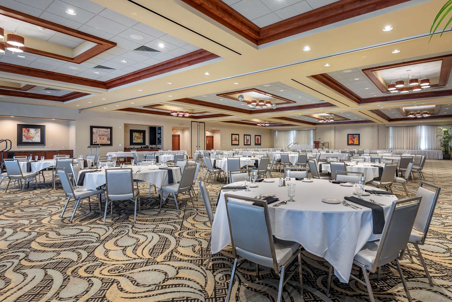 Best Western Plus Oswego Hotel And Conference Center 18/24