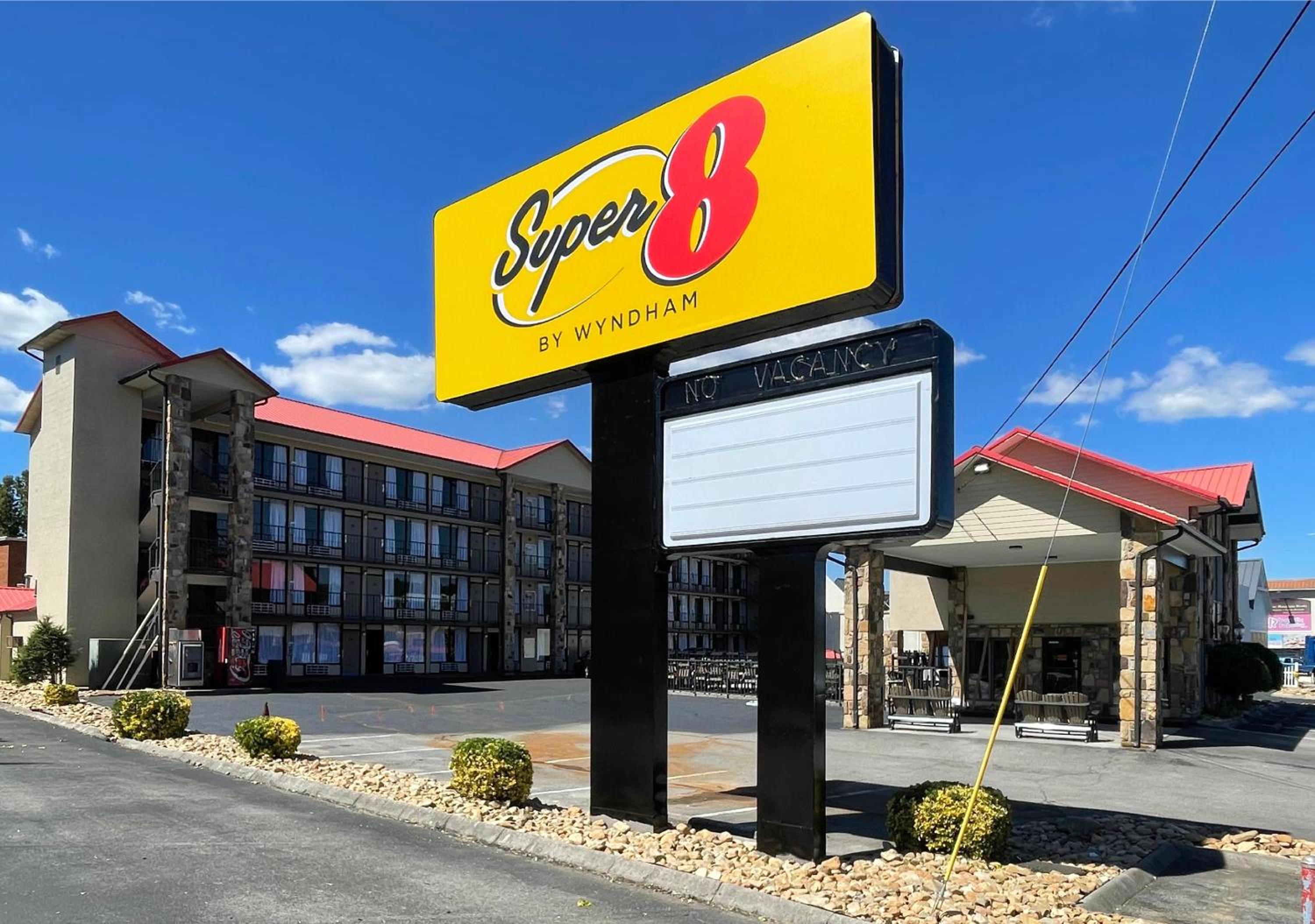 Super 8 by Wyndham Pigeon Forge Downtown 2/22