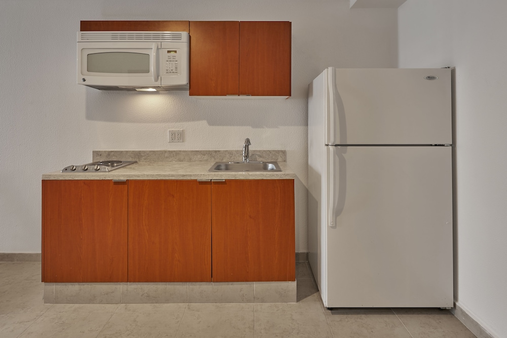 Extended Suites Monterrey Aeropuerto 14/56