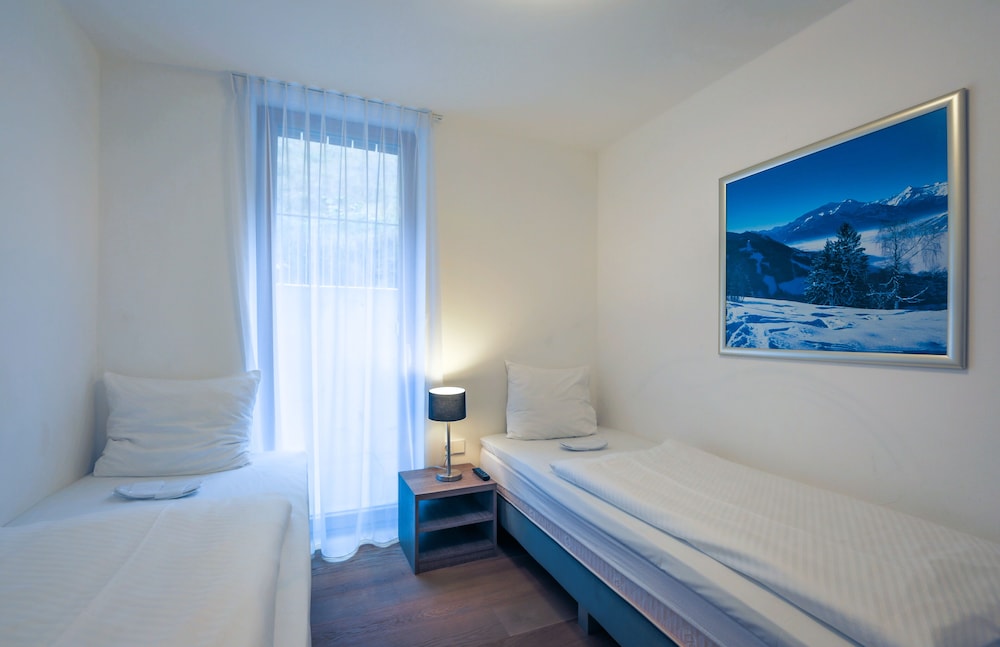 3 Bedrooms, Apartment, 2 Double and Twin Beds, Sofa