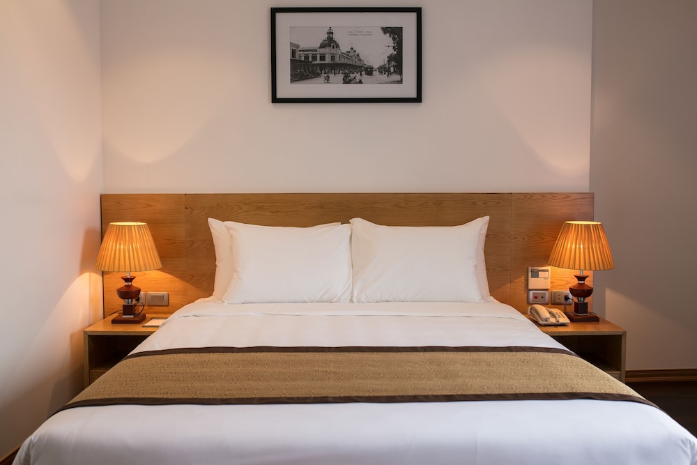 BUSINESS, DOUBLE BED