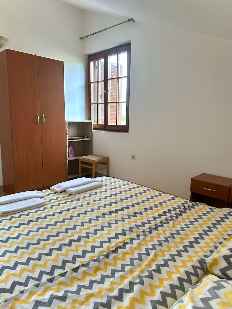 Comfort, Apartment, Queen Bed, Partial Sea View, Sofa