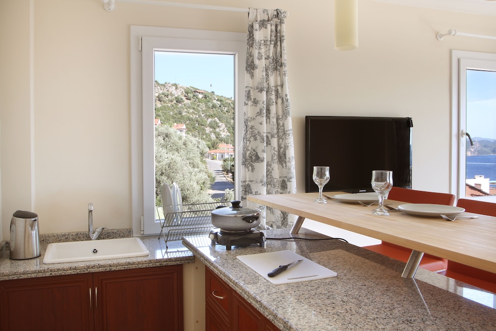 Saylam Suites 33/66