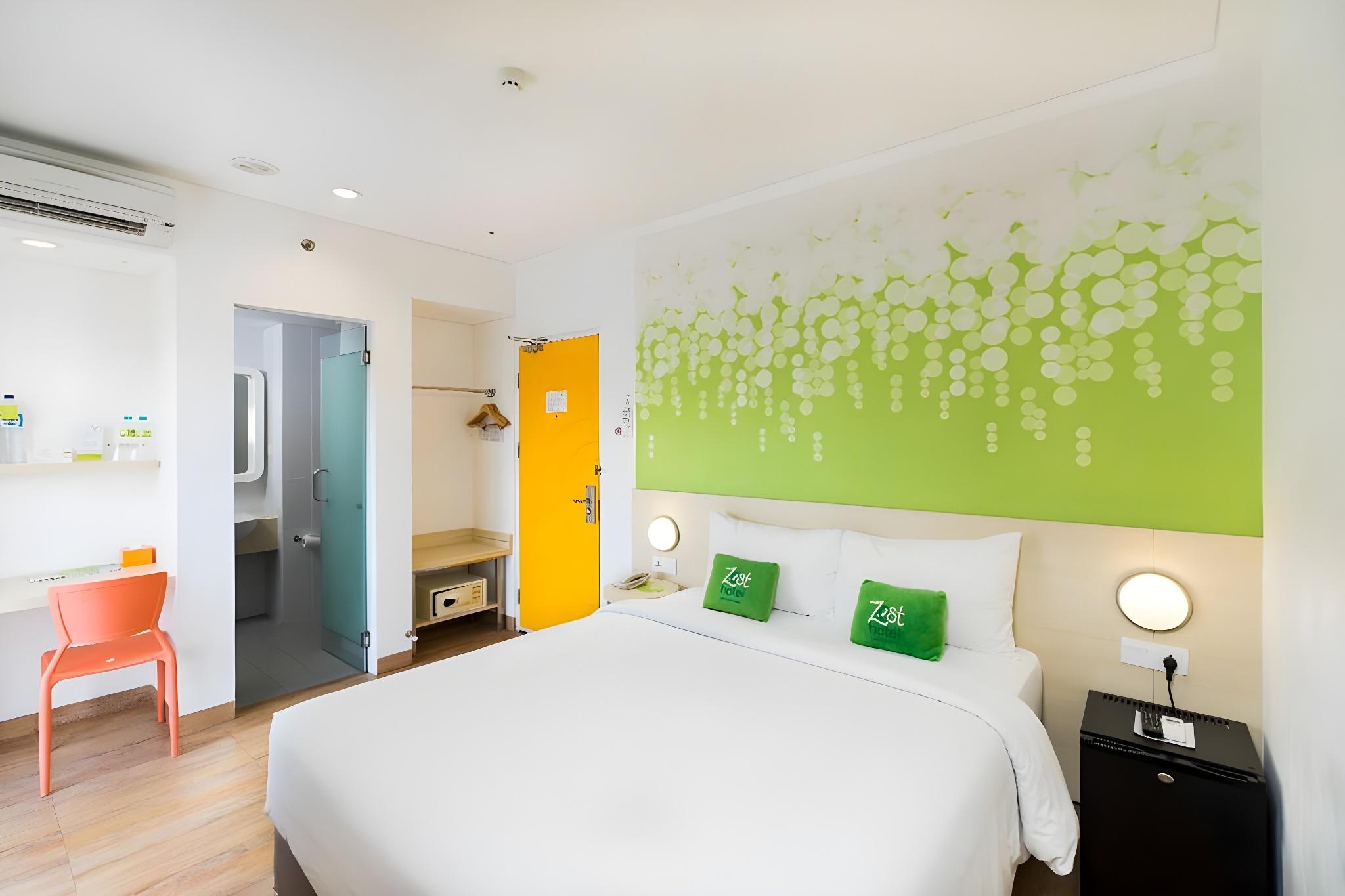 ROOM, QUEEN BED
