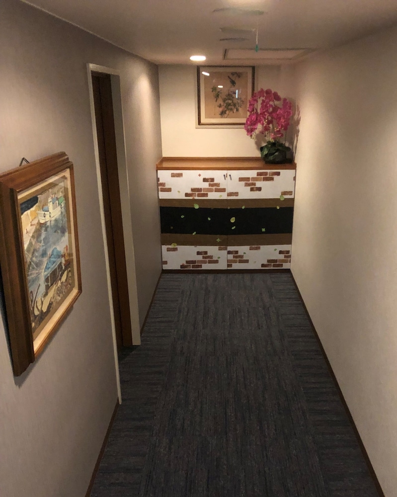 Shinnishiki Hotel 26/68