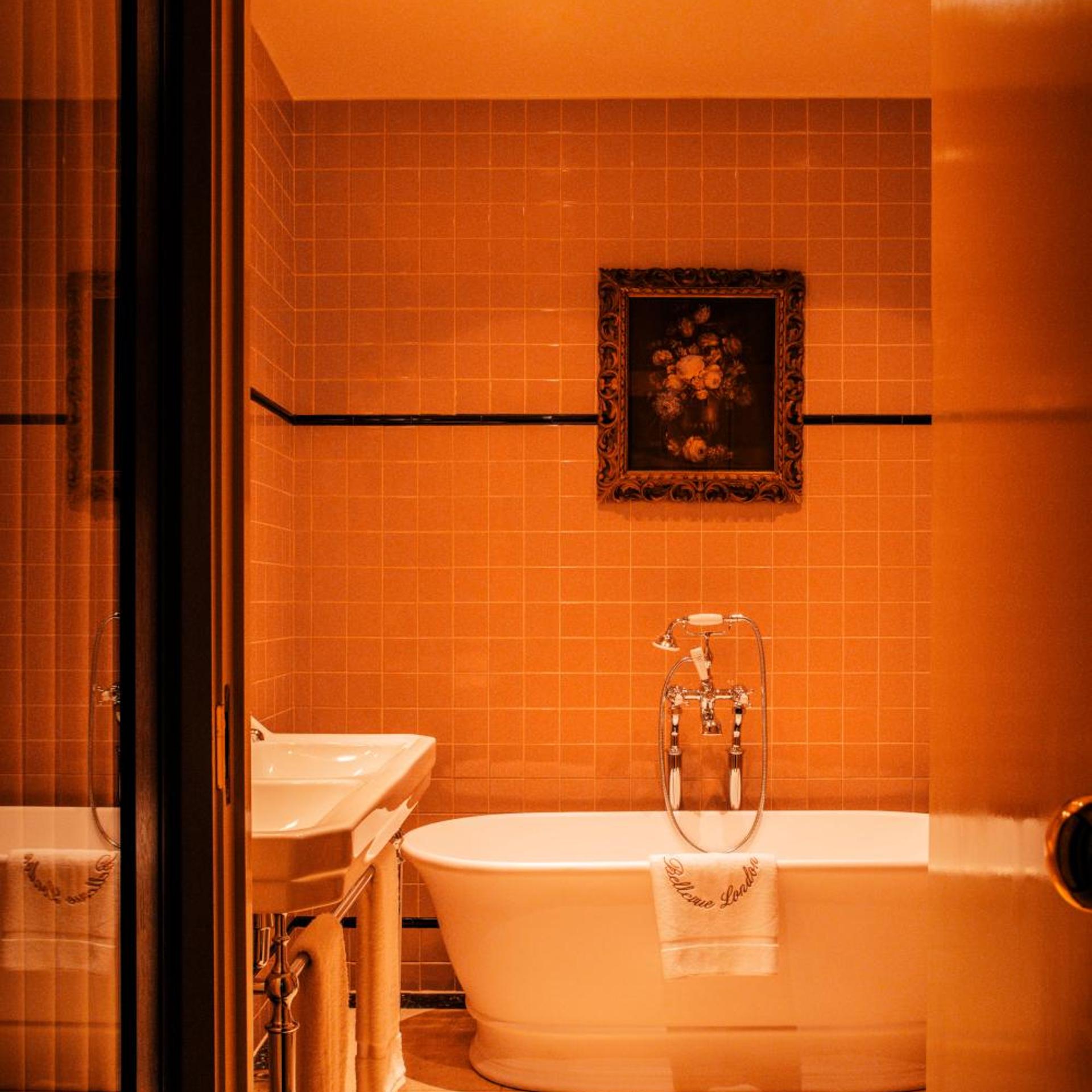 جناح، Grand Hotel Bellevue London 4/4
