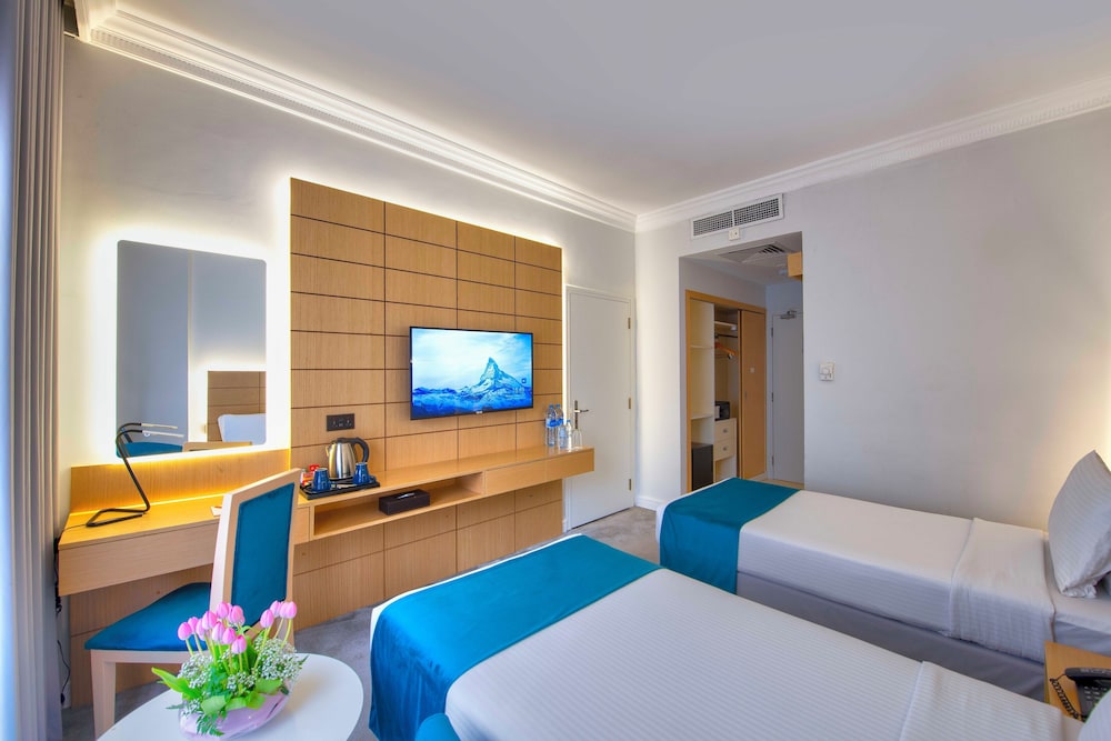 LOTUS GRAND HOTEL 14/50