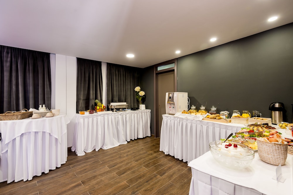 Elina Hotel Apartments 38/79