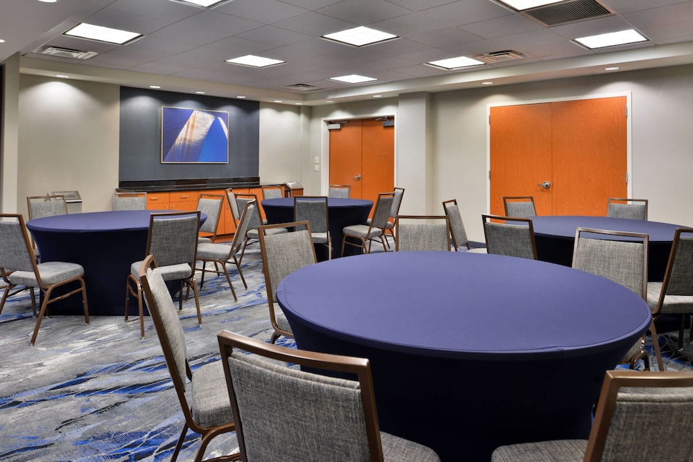 Fairfield Inn Suites Raleigh Durham Airport Brier Creek 27/35