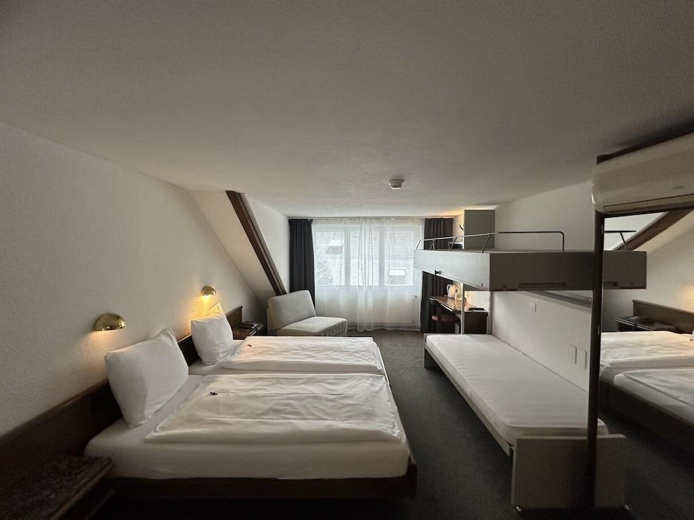 Room, Quintuple, Twin Beds, 2 Bunk Beds, Sofa