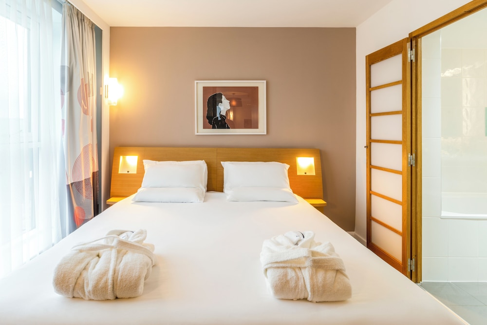 NOVOTEL EDINBURGH PARK 23/71
