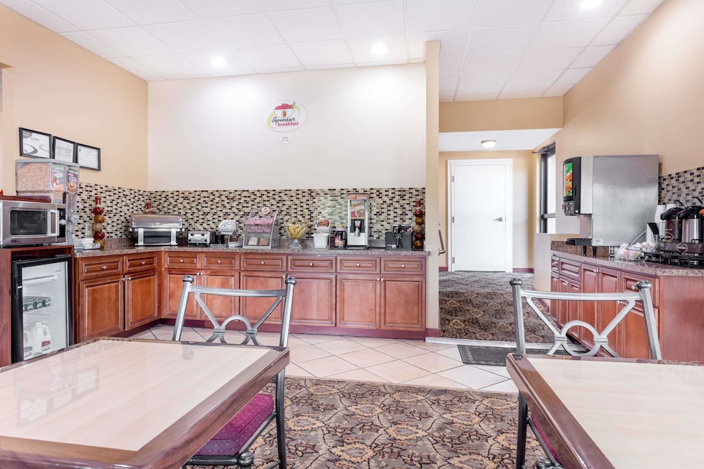Super 8 By Wyndham Macon West 24/26