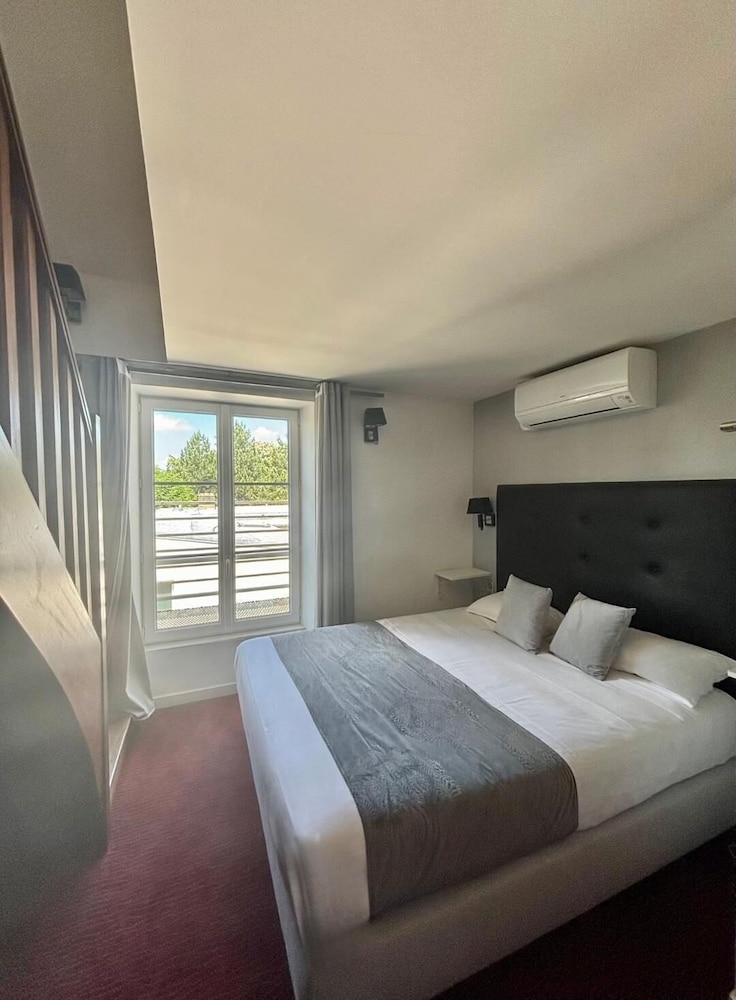 Family, Quadruple, 1 Double and 3 Single Beds