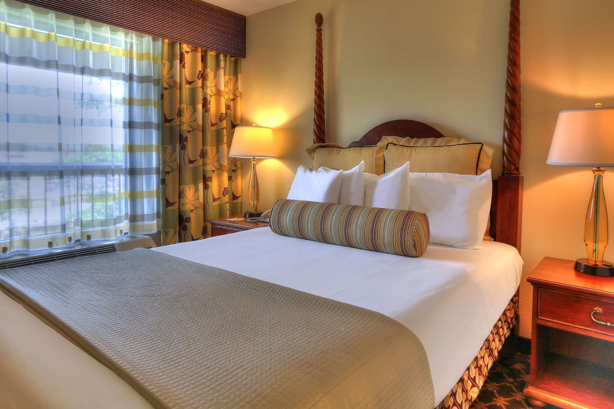 ROOM, QUEEN BED, ACCESSIBLE