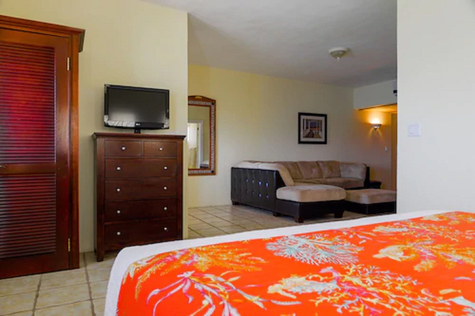 1 Bedroom, Suite, King Bed, Resort View, Kitchenette 9/10
