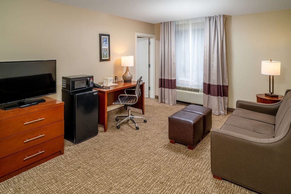 Comfort Inn & Suites Grundy, VA 7/22