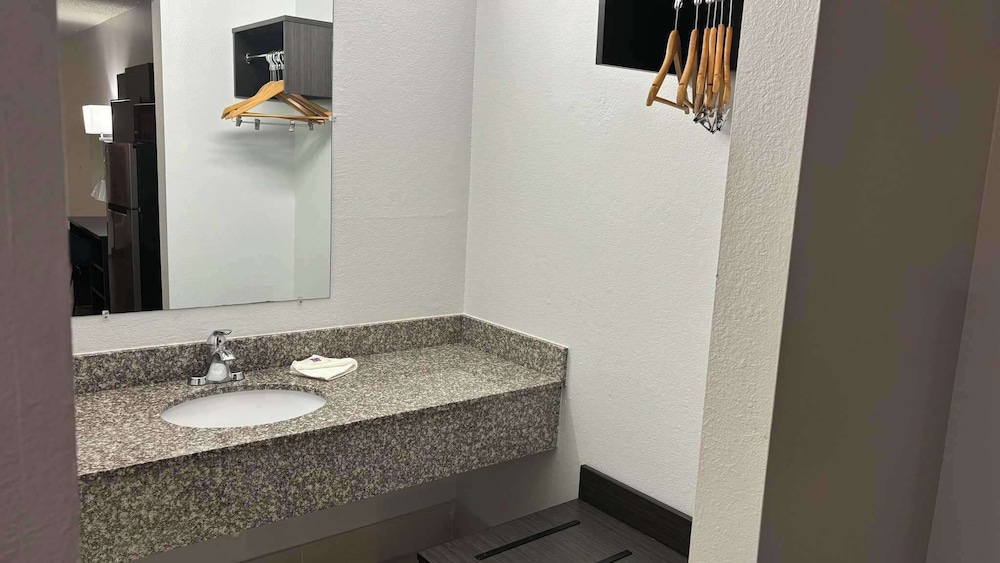 Motel6 Macclenny, FL 39/44