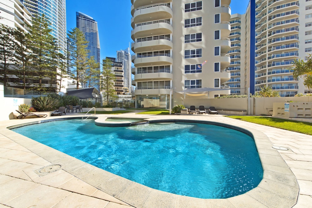 Zenith Ocean Front Apartments 46/50