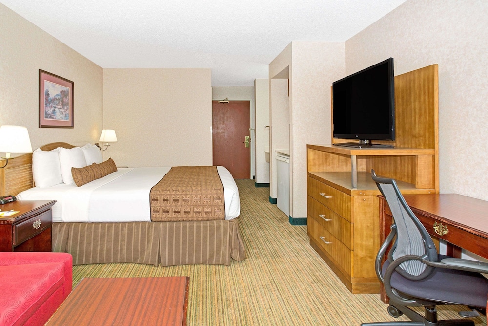 Spark by Hilton Denver Tech Center Centennial 24/54