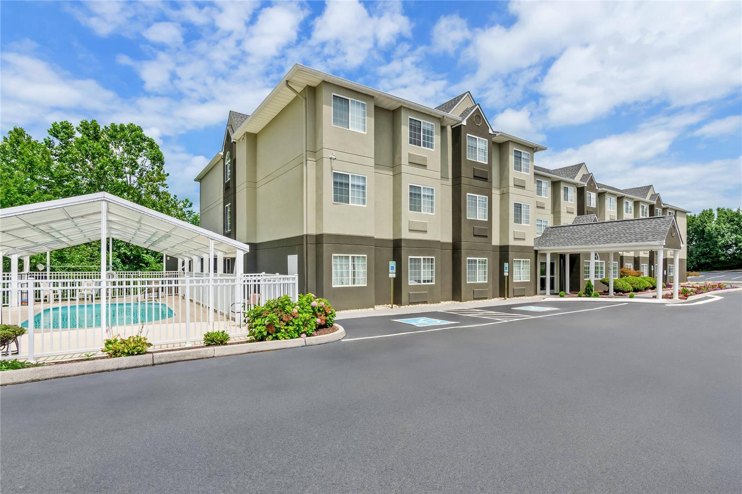 Quality Inn & Suites Bristol North 28/32