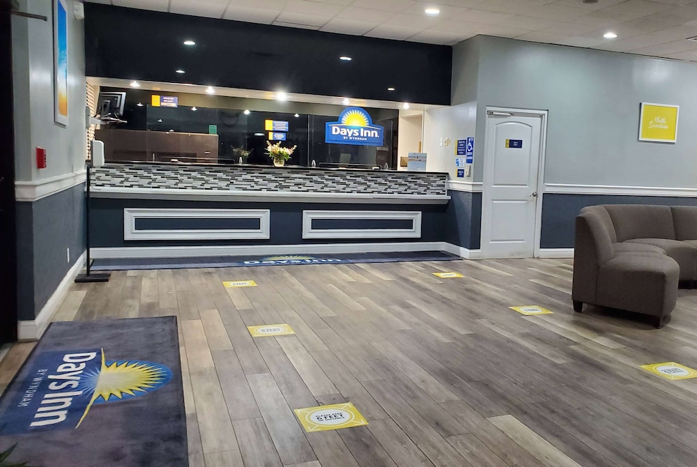 Days Inn by Wyndham Stuart 10/70