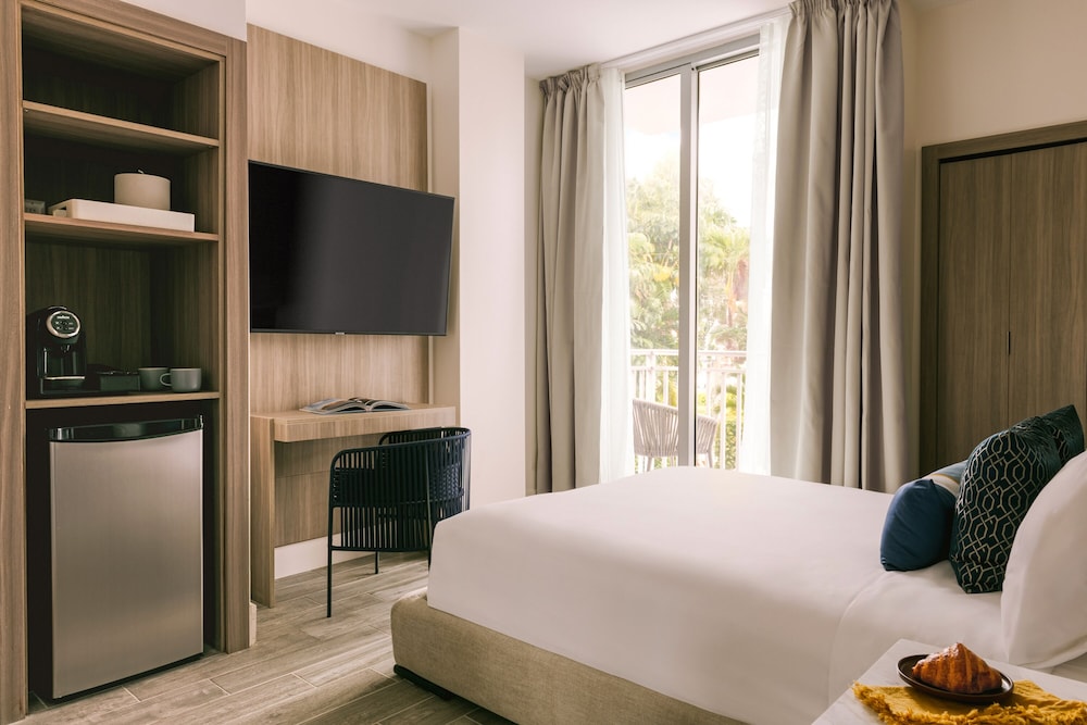 Room, Queen Bed, Intracoastal View