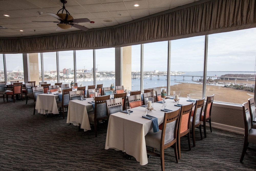 Holiday Inn Riverview 43/59