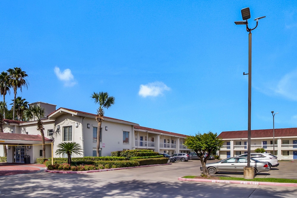 Studio6 Baytown, TX - Garth Road 29/39