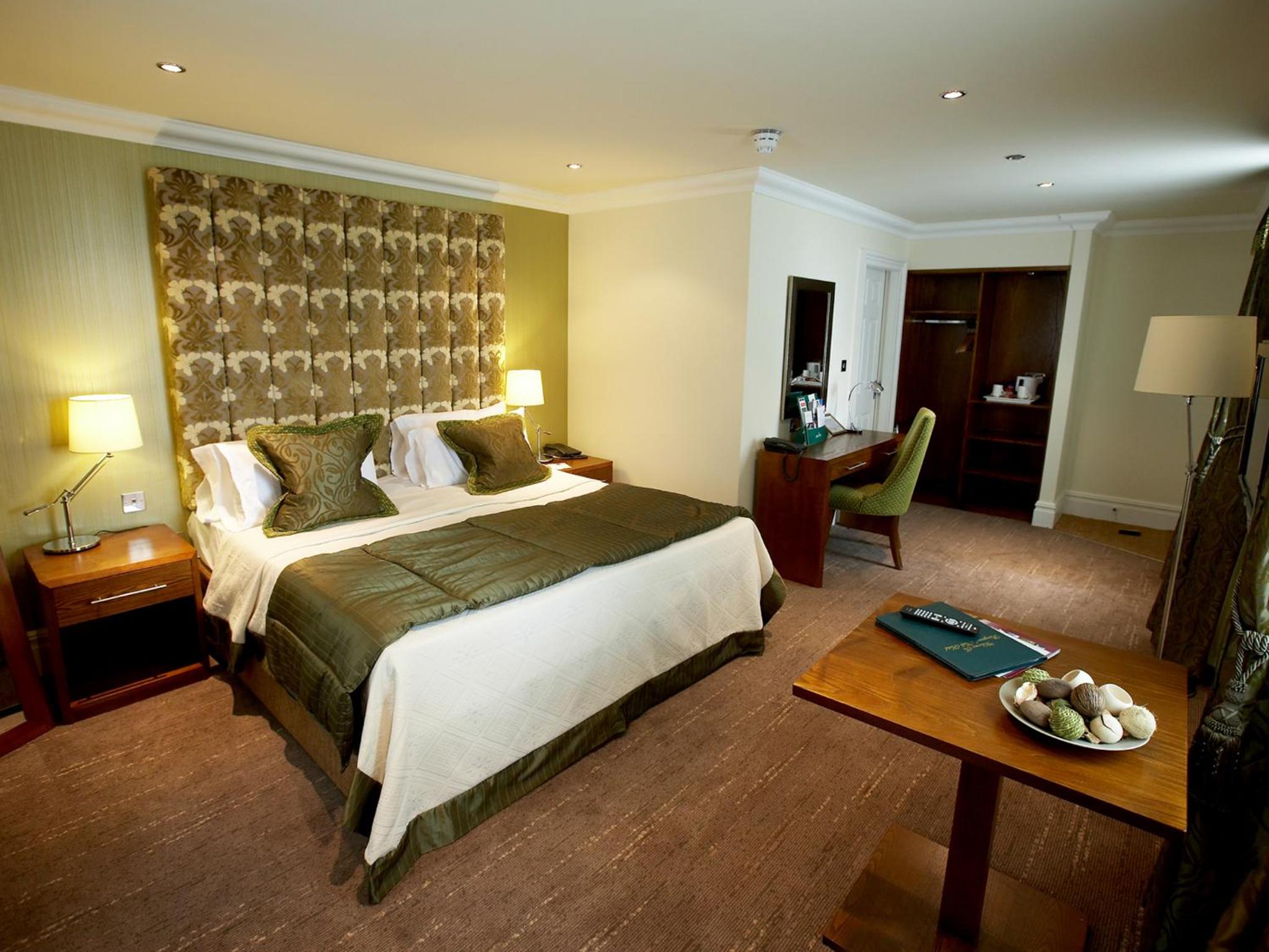 Feature, Double Bed