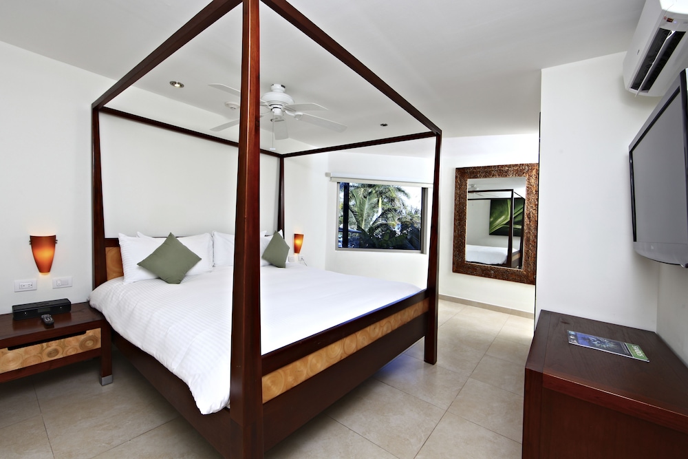 1 BEDROOM, SUITE, POOL VIEW