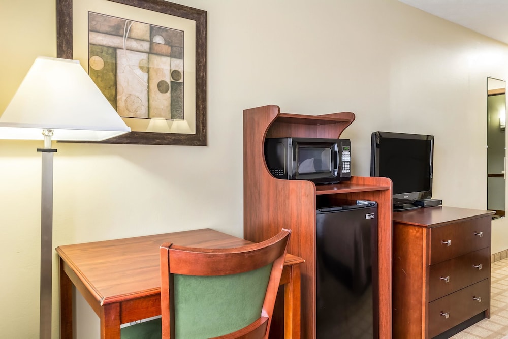 Quality Inn I-74 Batesville 25/41
