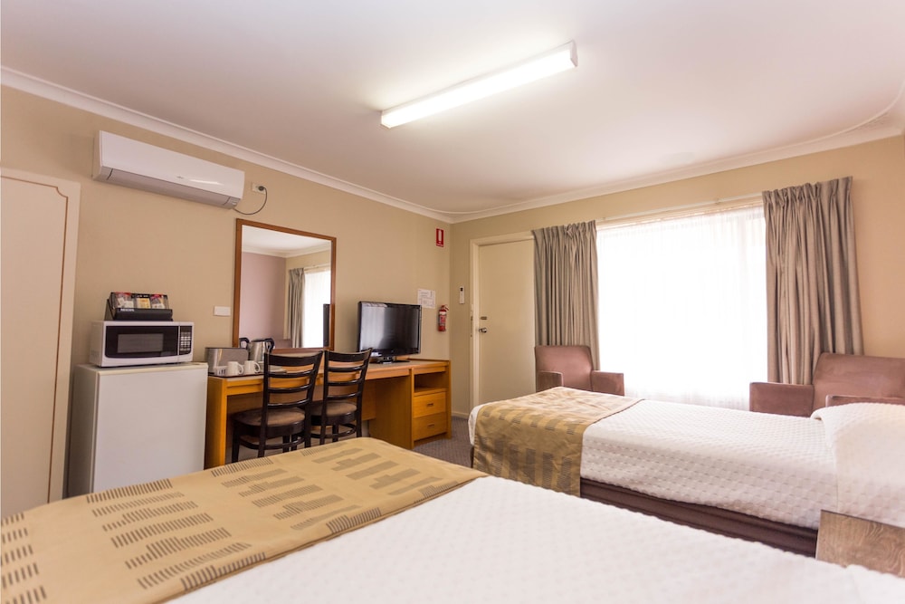 Sleepwell Motel 3/39
