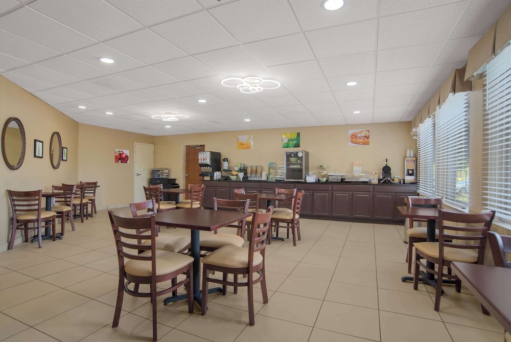 Quality Inn & Suites Chambersburg Northeast 36/47