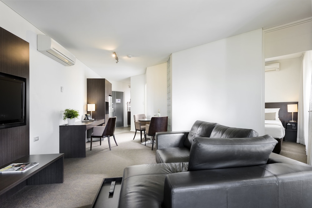 Pier 21 Apartment Hotel 46/60