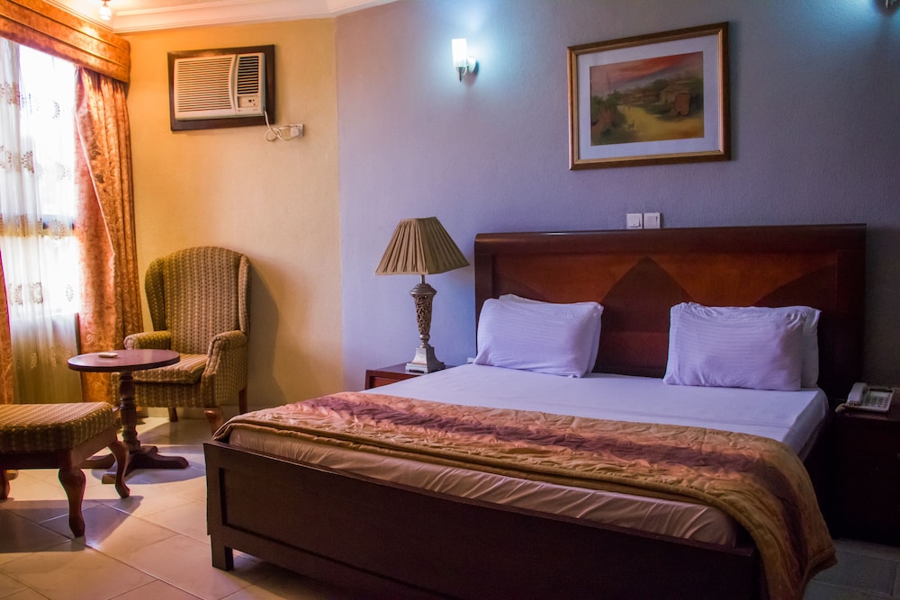 Heritage House Square Hotel 24/64