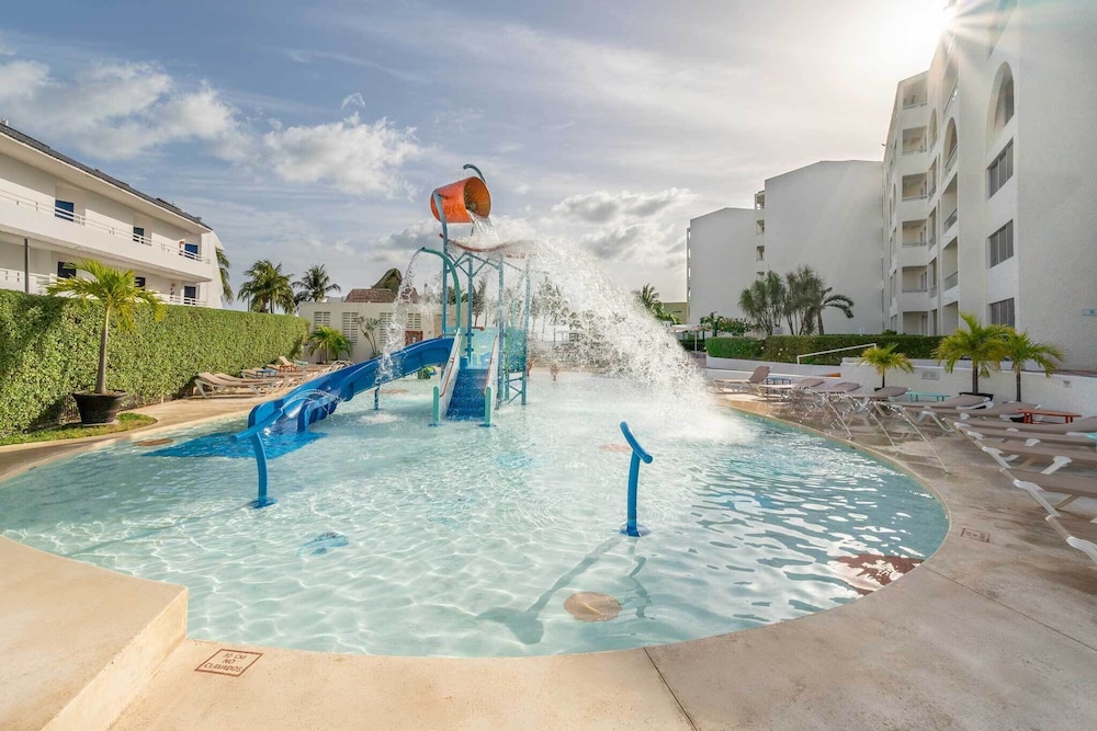 Aquamarina Beach Hotel Cancun 52/63