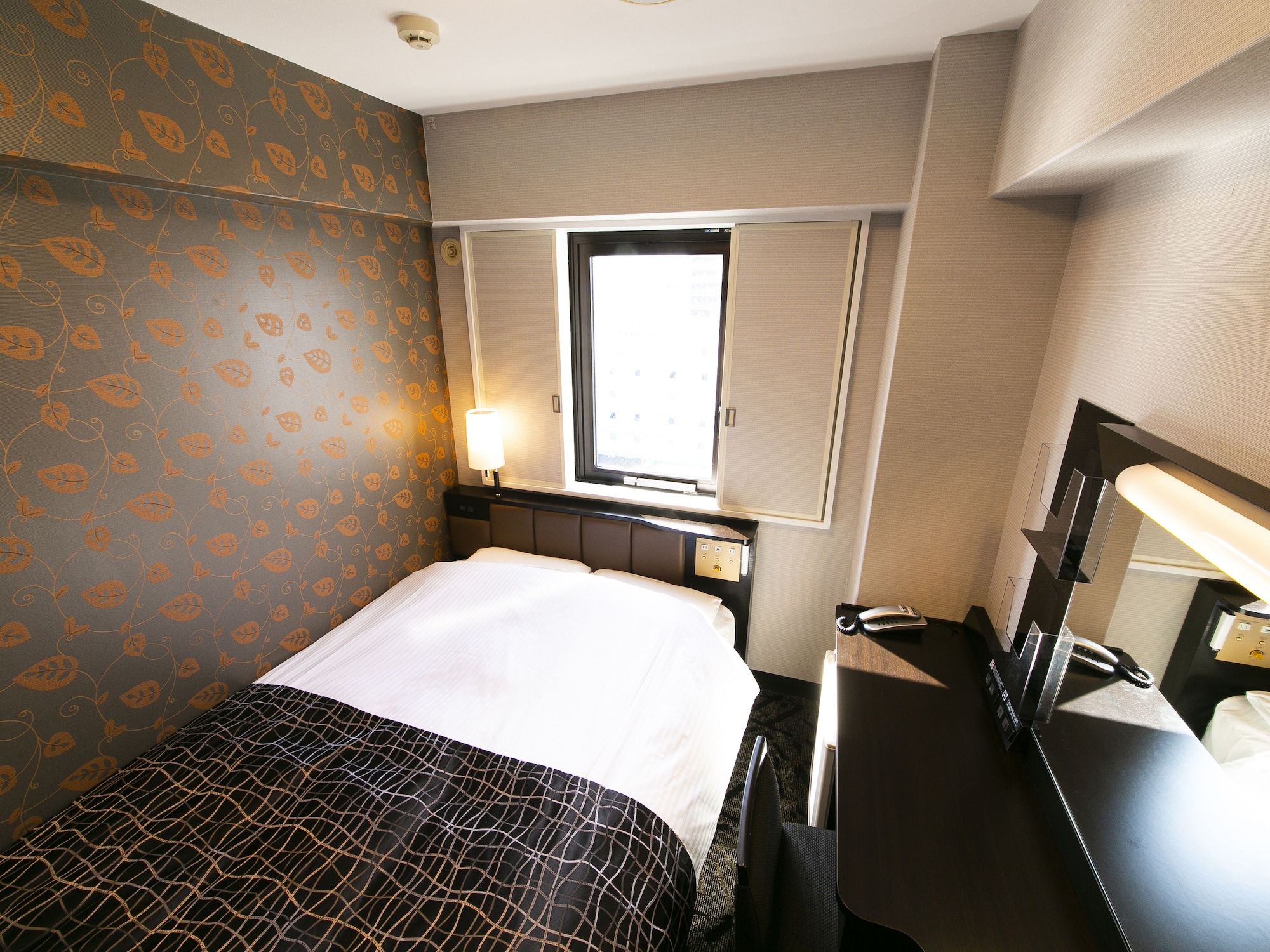 1 BEDROOM, DOUBLE BED