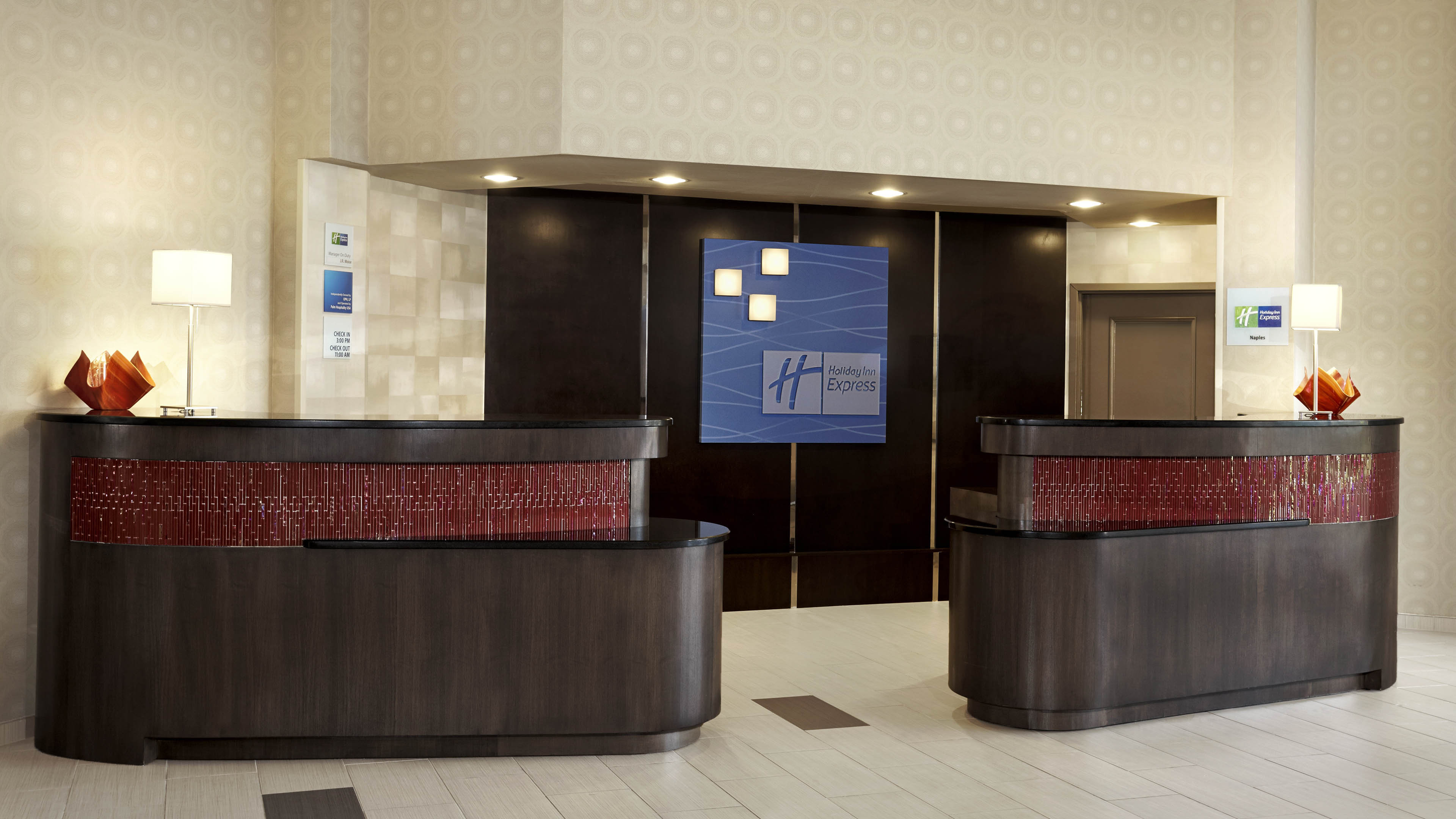 Holiday Inn Express and Suites Naples Downtown 12/64
