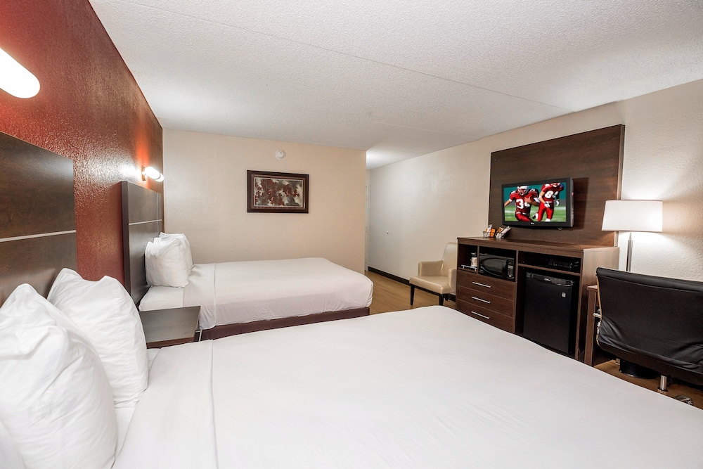 Red Roof PLUS & Suites Knoxville West - Cedar Bluff 16/51